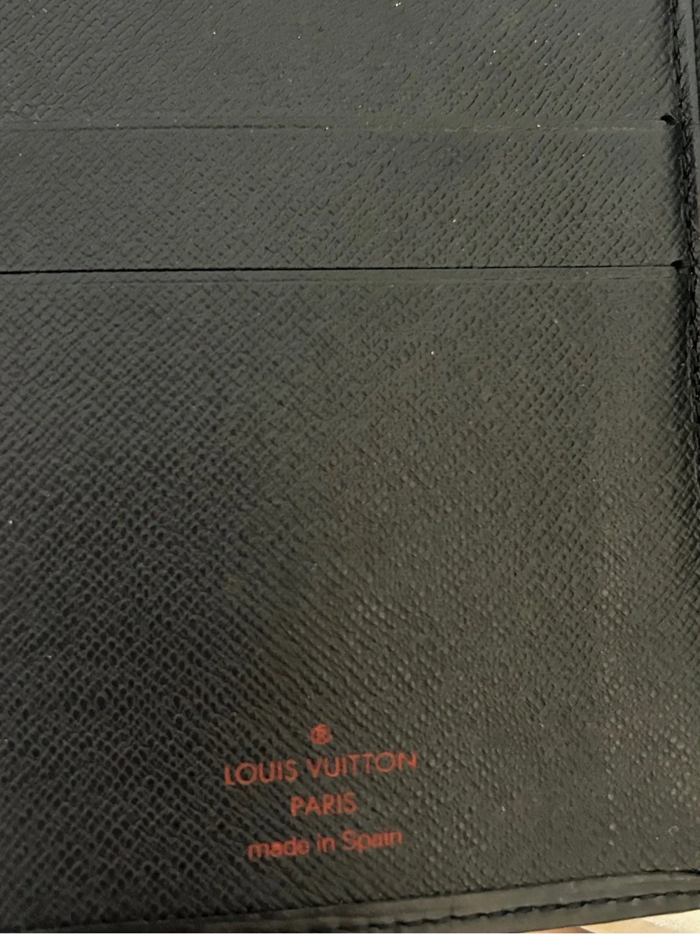 Louis Vuitton Brazza wallet made from black Epi leather🖤